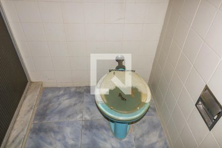 Casa à venda com 379m², 3 quartos e 4 vagasBanheiro da Suite - 2º Pavimento