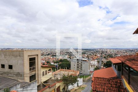 Vista de casa à venda com 4 quartos, 360m² em Paraíso, Belo Horizonte