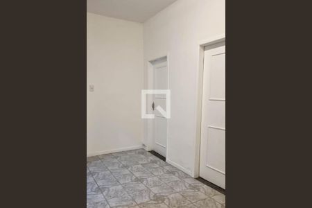 Sala de casa para alugar com 2 quartos, 70m² em Ramos, Rio de Janeiro