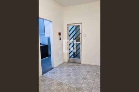 Sala de casa para alugar com 2 quartos, 70m² em Ramos, Rio de Janeiro