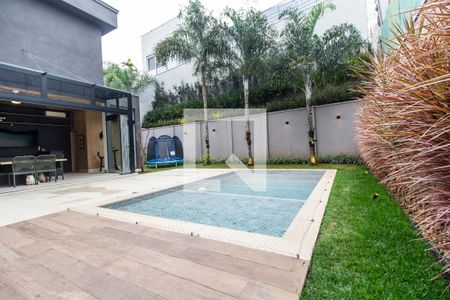 Casa de condomínio à venda com 567m², 5 quartos e 4 vagas Casa de condomínio à venda com 567m², 5 quartos e 4 vagasPiscina
