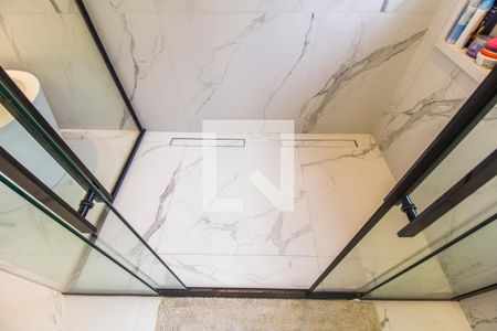 Casa de condomínio à venda com 567m², 5 quartos e 4 vagas Casa de condomínio à venda com 567m², 5 quartos e 4 vagasDetalhe do Banheiro da Suite