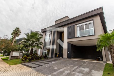 Casa de condomínio à venda com 567m², 5 quartos e 4 vagas Casa de condomínio à venda com 567m², 5 quartos e 4 vagasGaragem