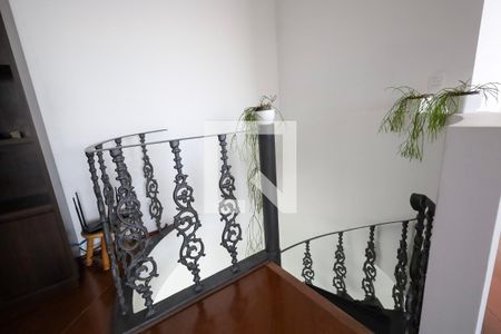 Apartamento à venda com 157m², 2 quartos e 2 vagasEscada para o Piso Inferior