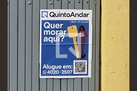 Casa para alugar com 83m², 2 quartos e 1 vaga Casa para alugar com 83m², 2 quartos e 1 vagaPlaquinha instalada no portão do imóvel