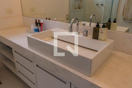 Casa de condomínio à venda com 300m², 4 quartos e 4 vagasBanheiro da Suíte 2