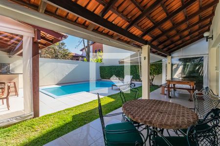 Casa de condomínio à venda com 300m², 4 quartos e 4 vagasÁrea Externa