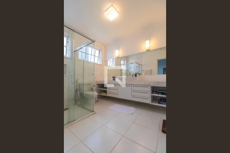 Casa de condomínio à venda com 300m², 4 quartos e 4 vagasBanheiro da Suíte 2