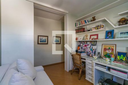 Sala íntima de casa de condomínio à venda com 4 quartos, 300m² em Alphaville, Santana de Parnaíba