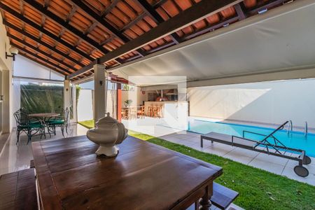 Casa de condomínio à venda com 300m², 4 quartos e 4 vagasÁrea Externa