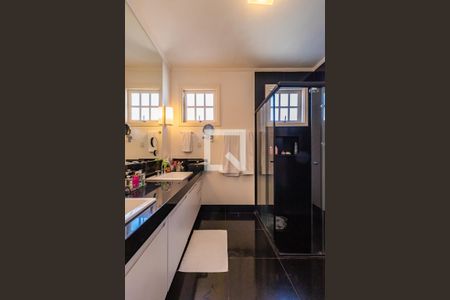 Casa de condomínio à venda com 300m², 4 quartos e 4 vagasBanheiro da Suíte 1