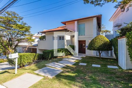 Casa de condomínio à venda com 300m², 4 quartos e 4 vagasFachada