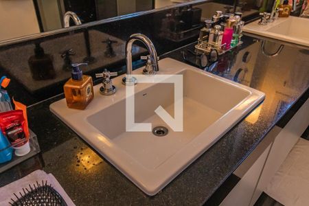 Casa de condomínio à venda com 300m², 4 quartos e 4 vagasBanheiro da Suíte 1