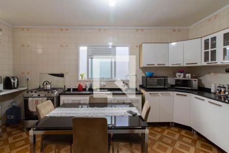 Casa à venda com 100m², 4 quartos e 3 vagas Casa à venda com 100m², 4 quartos e 3 vagasCozinha