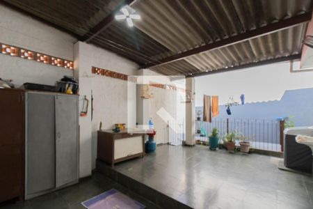 Casa à venda com 100m², 4 quartos e 3 vagas Casa à venda com 100m², 4 quartos e 3 vagasÁrea Externa