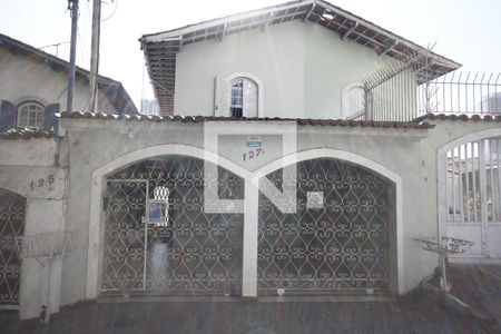 Casa à venda com 161m², 3 quartos e 2 vagasFachada