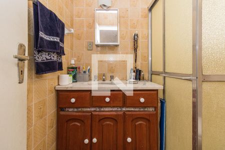 Banheiro de apartamento para alugar com 1 quarto, 64m² em São João, Porto Alegre