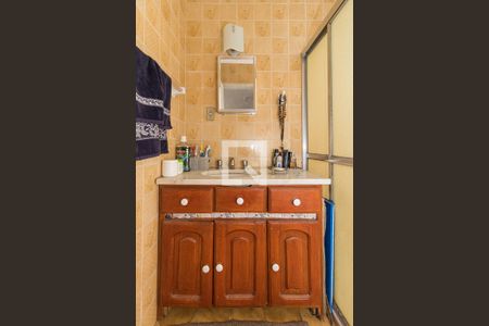 Banheiro de apartamento para alugar com 1 quarto, 64m² em São João, Porto Alegre