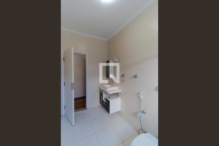 Casa à venda com 300m², 4 quartos e 4 vagas Casa à venda com 300m², 4 quartos e 4 vagasBanheiro 01