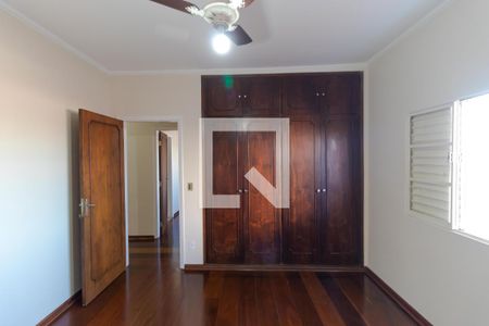 Casa à venda com 300m², 4 quartos e 4 vagas Casa à venda com 300m², 4 quartos e 4 vagasQuarto 02