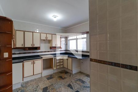 Casa à venda com 300m², 4 quartos e 4 vagas Casa à venda com 300m², 4 quartos e 4 vagasCozinha