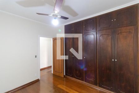 Casa à venda com 300m², 4 quartos e 4 vagas Casa à venda com 300m², 4 quartos e 4 vagasQuarto 01