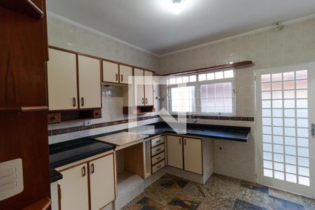 Casa à venda com 300m², 4 quartos e 4 vagas Casa à venda com 300m², 4 quartos e 4 vagasCozinha