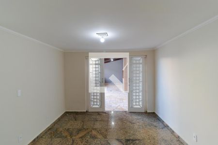 Casa à venda com 300m², 4 quartos e 4 vagas Casa à venda com 300m², 4 quartos e 4 vagasSala de TV