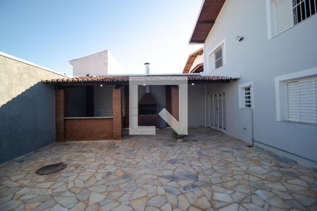 Casa à venda com 300m², 4 quartos e 4 vagas Casa à venda com 300m², 4 quartos e 4 vagasQuintal