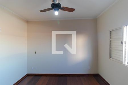 Casa à venda com 300m², 4 quartos e 4 vagas Casa à venda com 300m², 4 quartos e 4 vagasSuíte