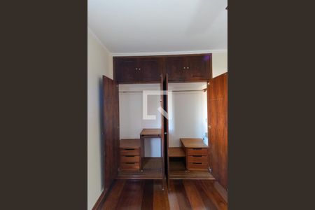 Casa à venda com 300m², 4 quartos e 4 vagas Casa à venda com 300m², 4 quartos e 4 vagasSuíte - Armário