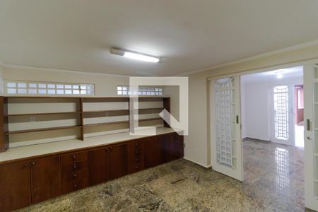 Casa à venda com 300m², 4 quartos e 4 vagas Casa à venda com 300m², 4 quartos e 4 vagasEscritório