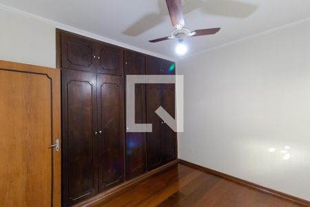 Casa à venda com 300m², 4 quartos e 4 vagas Casa à venda com 300m², 4 quartos e 4 vagasQuarto 01