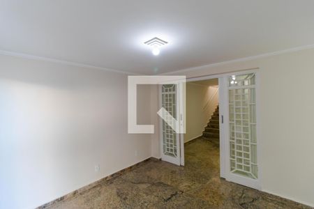 Casa à venda com 300m², 4 quartos e 4 vagas Casa à venda com 300m², 4 quartos e 4 vagasSala de TV