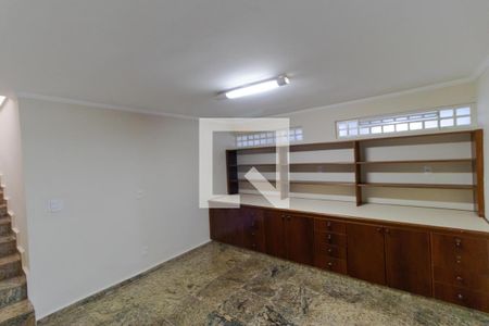 Casa à venda com 300m², 4 quartos e 4 vagas Casa à venda com 300m², 4 quartos e 4 vagasEscritório