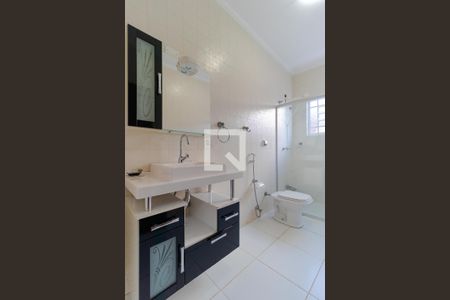 Casa à venda com 300m², 4 quartos e 4 vagas Casa à venda com 300m², 4 quartos e 4 vagasBanheiro 01