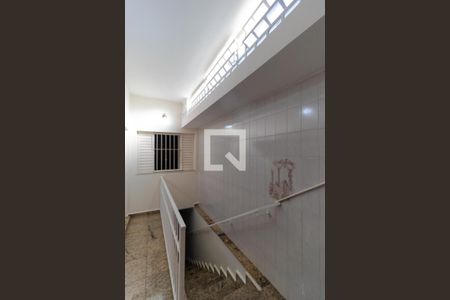 Casa à venda com 300m², 4 quartos e 4 vagas Casa à venda com 300m², 4 quartos e 4 vagasEscada