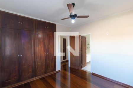 Casa à venda com 300m², 4 quartos e 4 vagas Casa à venda com 300m², 4 quartos e 4 vagasSuíte