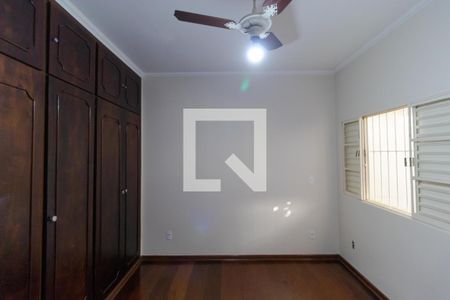 Casa à venda com 300m², 4 quartos e 4 vagas Casa à venda com 300m², 4 quartos e 4 vagasQuarto 01