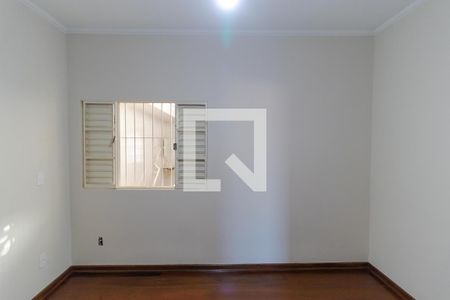 Casa à venda com 300m², 4 quartos e 4 vagas Casa à venda com 300m², 4 quartos e 4 vagasQuarto 01