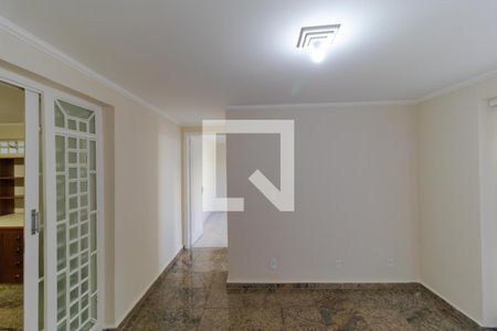 Casa à venda com 300m², 4 quartos e 4 vagas Casa à venda com 300m², 4 quartos e 4 vagasSala de TV