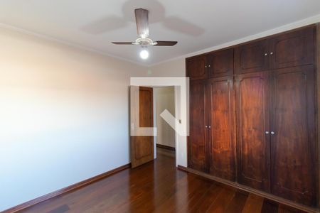 Casa à venda com 300m², 4 quartos e 4 vagas Casa à venda com 300m², 4 quartos e 4 vagasQuarto 02