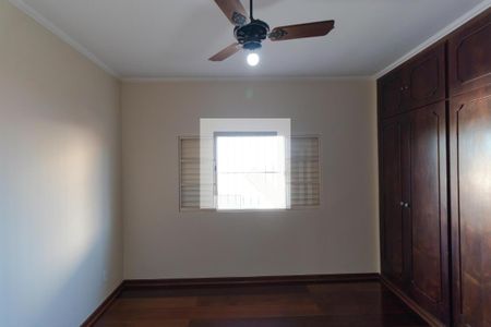 Casa à venda com 300m², 4 quartos e 4 vagas Casa à venda com 300m², 4 quartos e 4 vagasSuíte