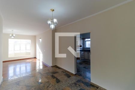 Casa à venda com 300m², 4 quartos e 4 vagas Casa à venda com 300m², 4 quartos e 4 vagasSala de Jantar