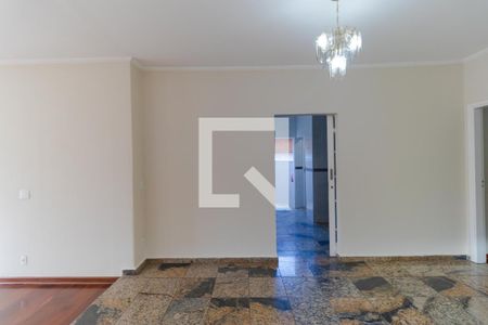 Casa à venda com 300m², 4 quartos e 4 vagas Casa à venda com 300m², 4 quartos e 4 vagasSala de Jantar
