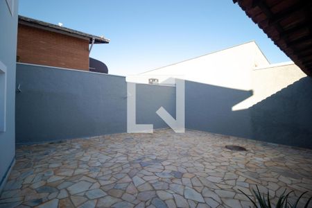 Casa à venda com 300m², 4 quartos e 4 vagas Casa à venda com 300m², 4 quartos e 4 vagasQuintal