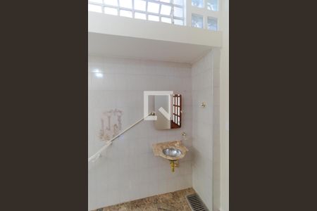 Casa à venda com 300m², 4 quartos e 4 vagas Casa à venda com 300m², 4 quartos e 4 vagasLavabo