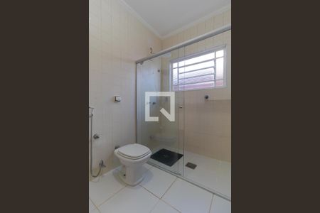 Casa à venda com 300m², 4 quartos e 4 vagas Casa à venda com 300m², 4 quartos e 4 vagasBanheiro da Suíte