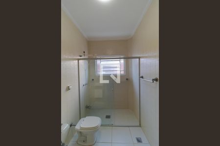 Casa à venda com 300m², 4 quartos e 4 vagas Casa à venda com 300m², 4 quartos e 4 vagasBanheiro 01