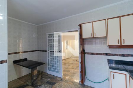 Casa à venda com 300m², 4 quartos e 4 vagas Casa à venda com 300m², 4 quartos e 4 vagasCozinha
